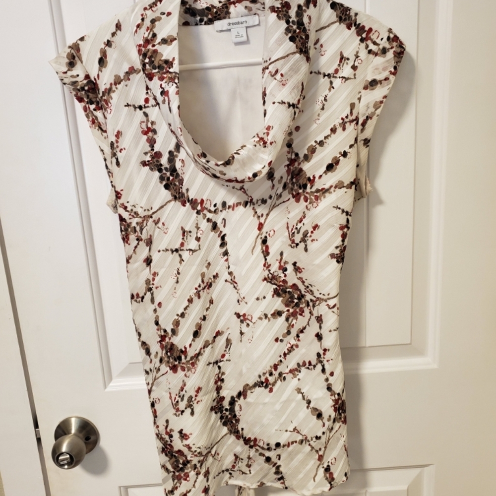 Sleevless scoop neck blouse